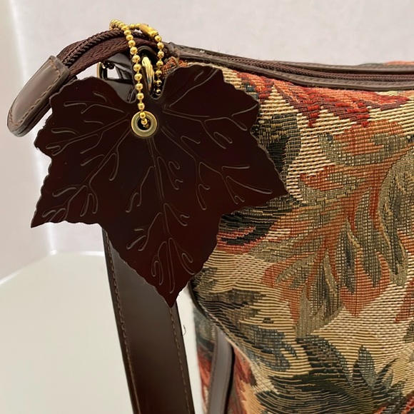 RELICđ Tapestry Bucket Shoulder Bag relic by fossil Messenger with Leaf Charm - Picture 4 of 16